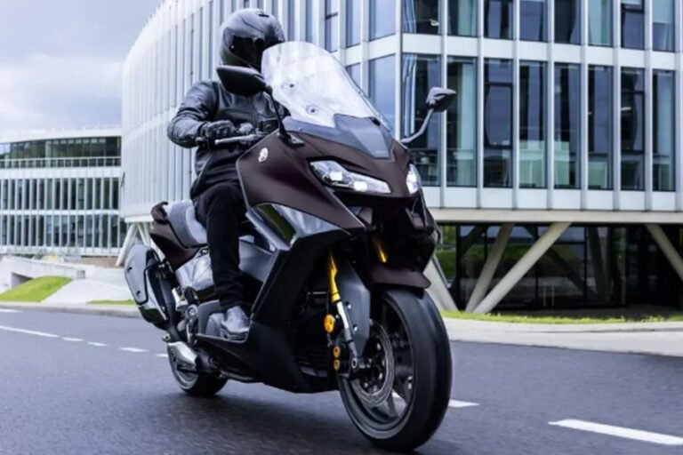 Yamaha TMAX 560