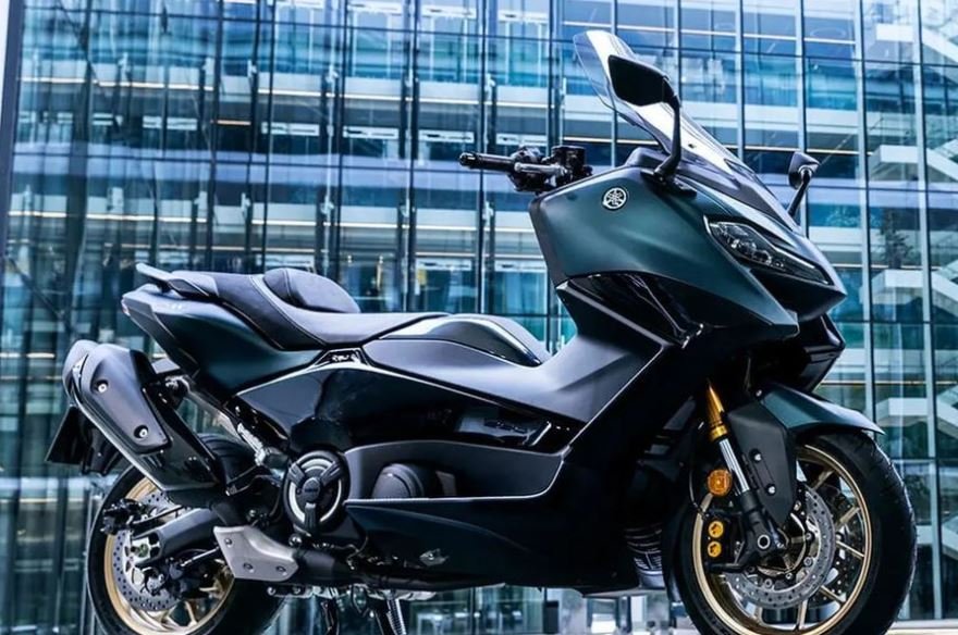 
								Yamaha TMAX 560 full									