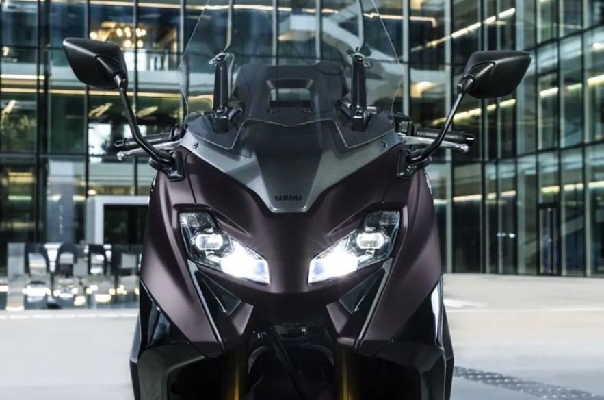 
								Yamaha TMAX 560 full									